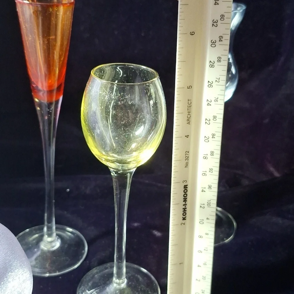 COLORFUL CORDIAL STEMMED GLASSES